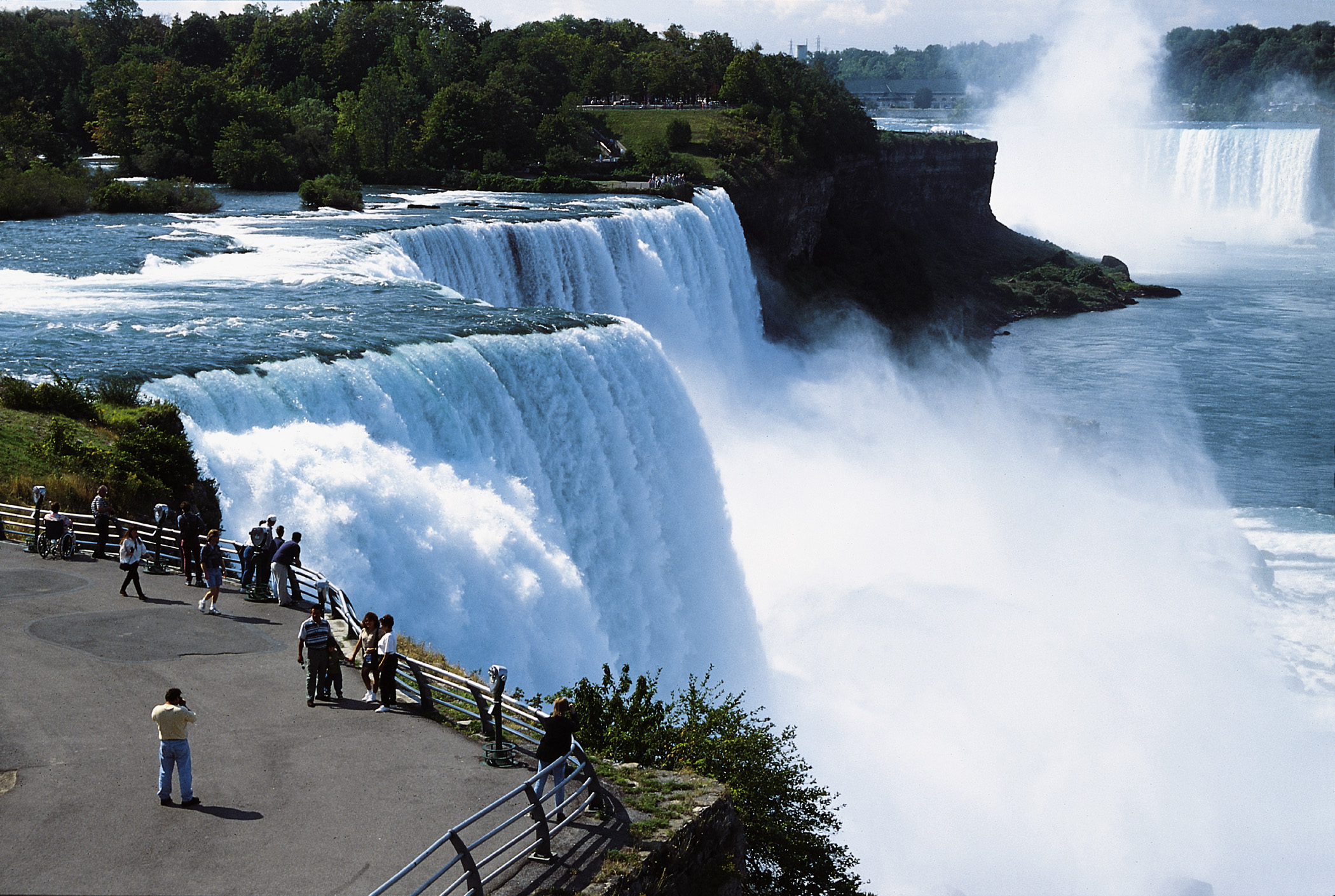 Touring Niagara Falls, Ontario, Canada скачать